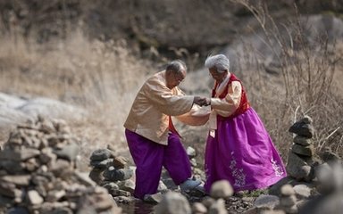 亲爱的,不要跨过那条江 亲爱的,不要跨过那条江